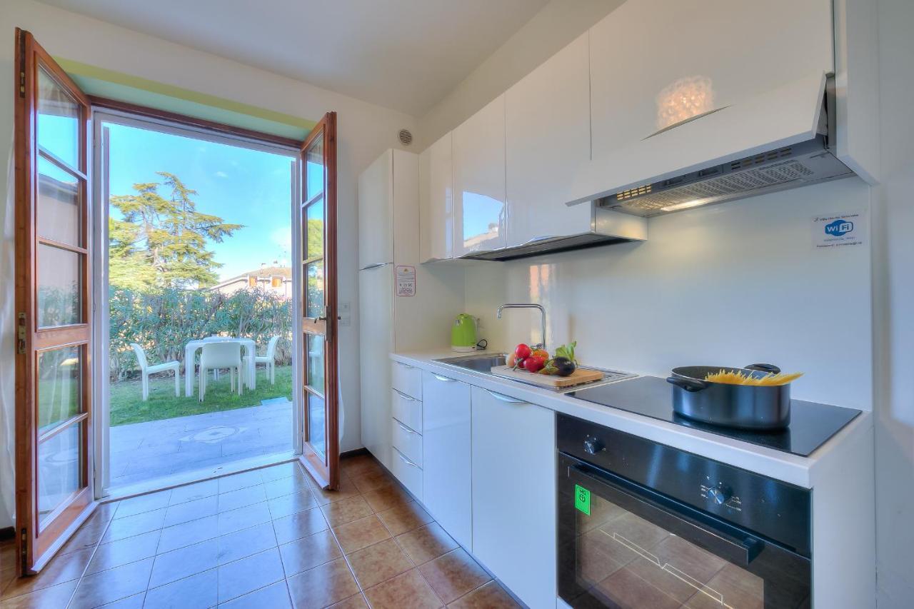 Villa Fiorita Apartments - Happy Rentals ซีร์มิโอเน ภายนอก รูปภาพ